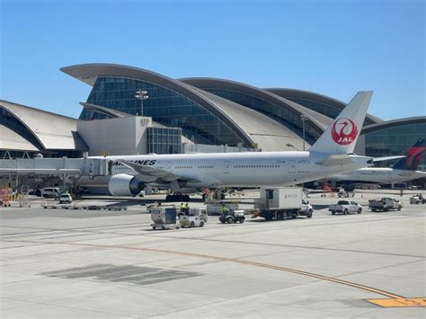 Review: JAL 777.